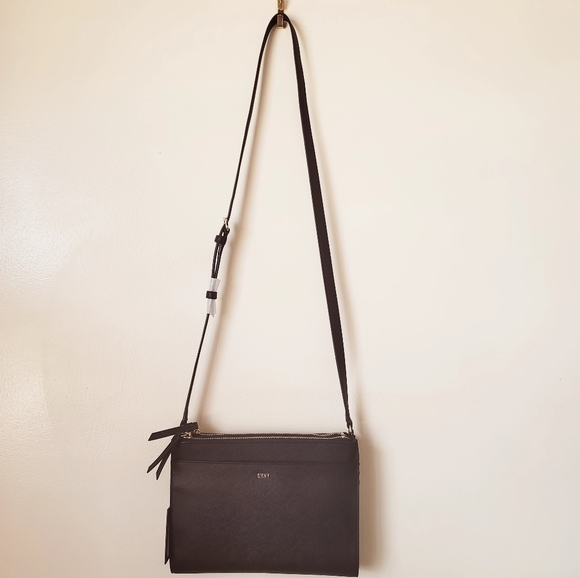 DKNY Crossbody lots of pockets - Picture 7 of 8